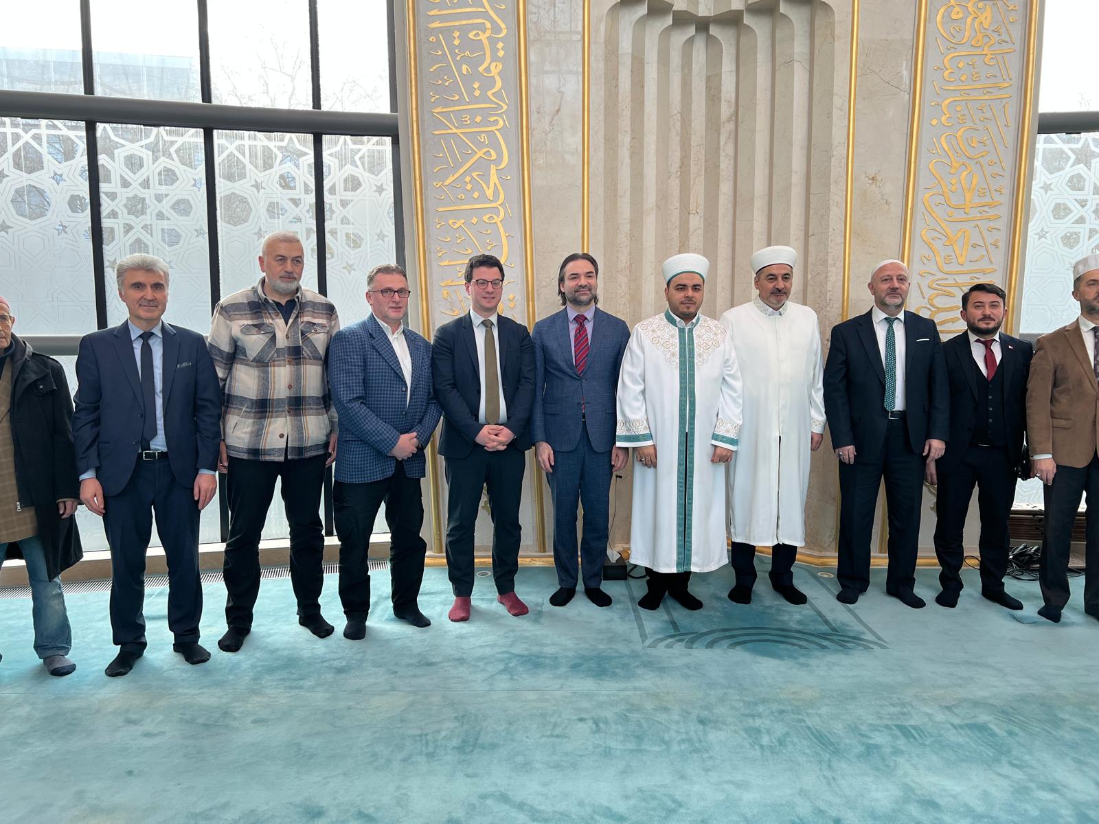 Köln’de Bayram Coşkusu: DİTİB Merkez Camii’nde Yoğun Katılım