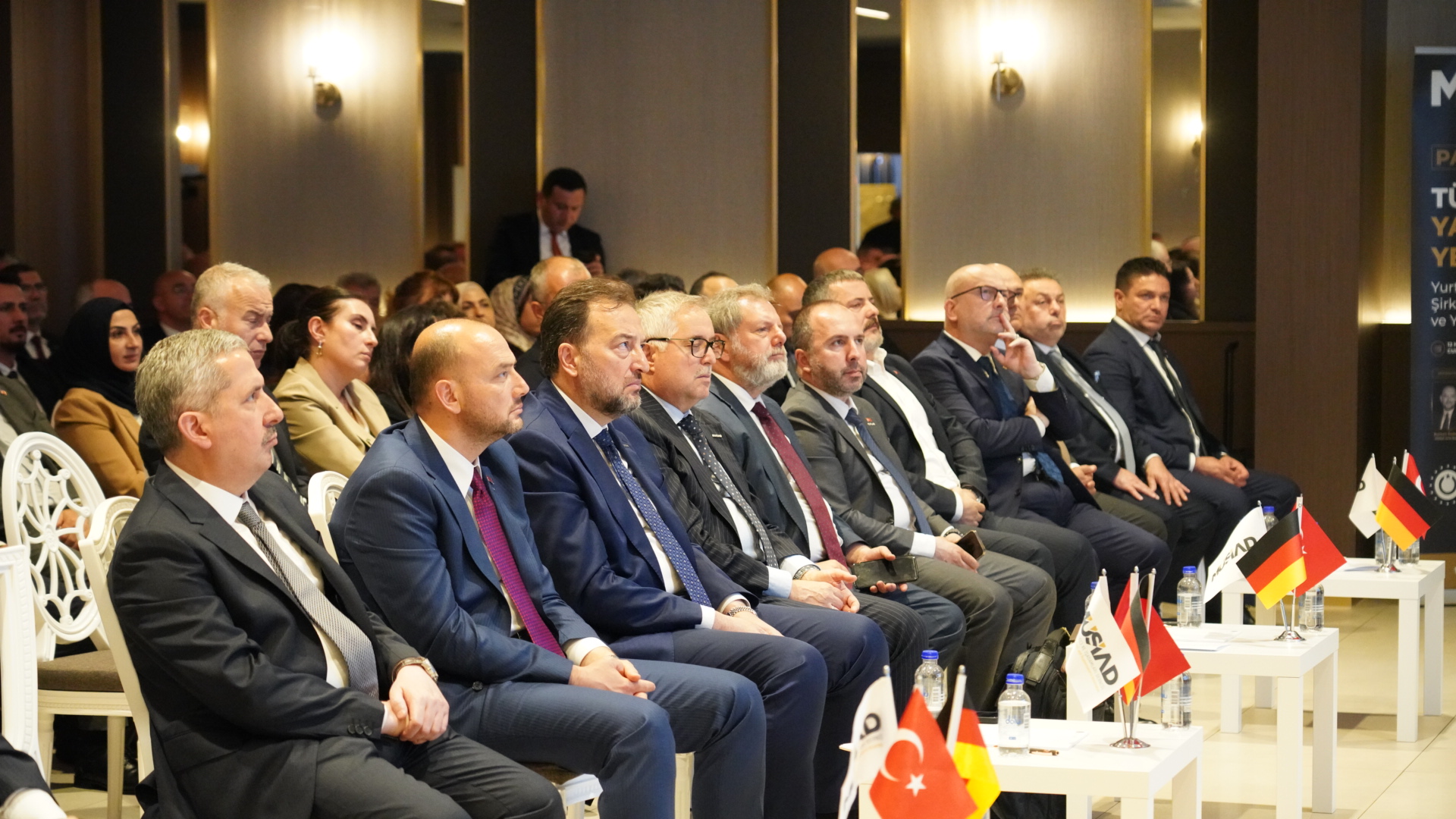 Gelsenkirchen'de iş dünyası zirvesinde yatırım fırsatları konuşuldu