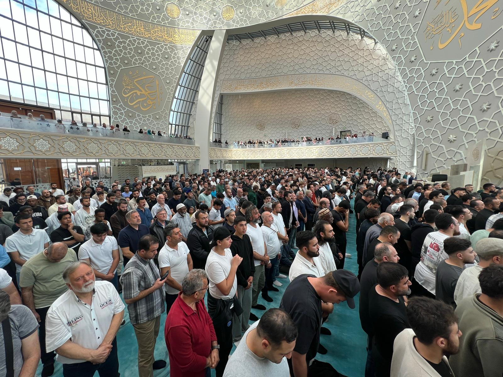 İş İnsanı Ali Tokuş’un Cenaze Namazı Köln Merkez Camii’nde Kılındı